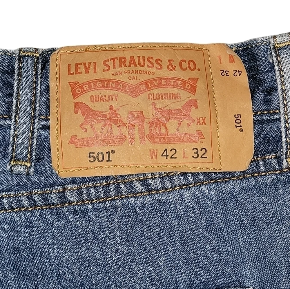 Levi Strauss & Co 501 button fly blue jeans size 42×32
